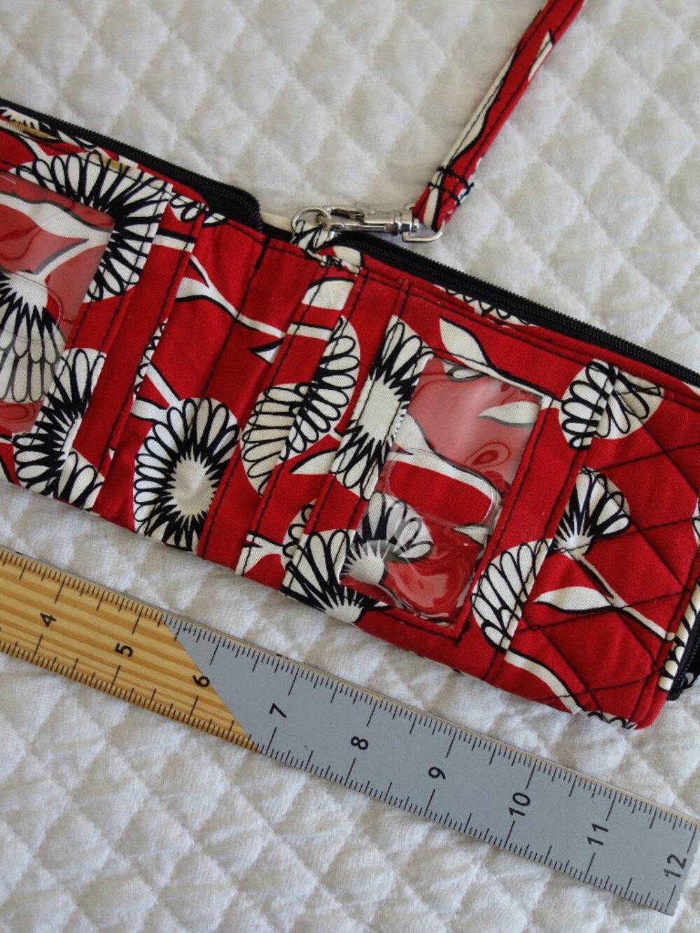 VERA BRADLEY Red White Black Floral Bi-Fold Wallet / Credit Card Holder - Picture 4 of 7